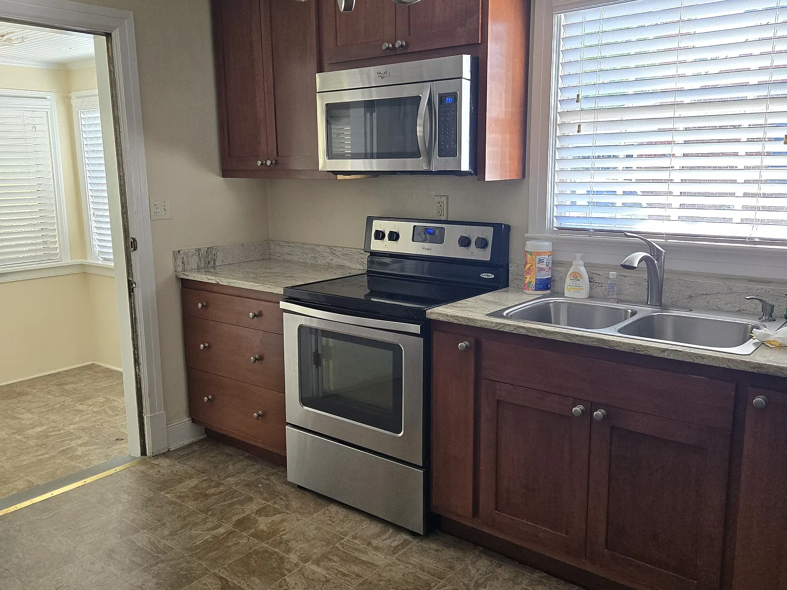 2 bed, 987 sqft, $1,600 — Photo 3