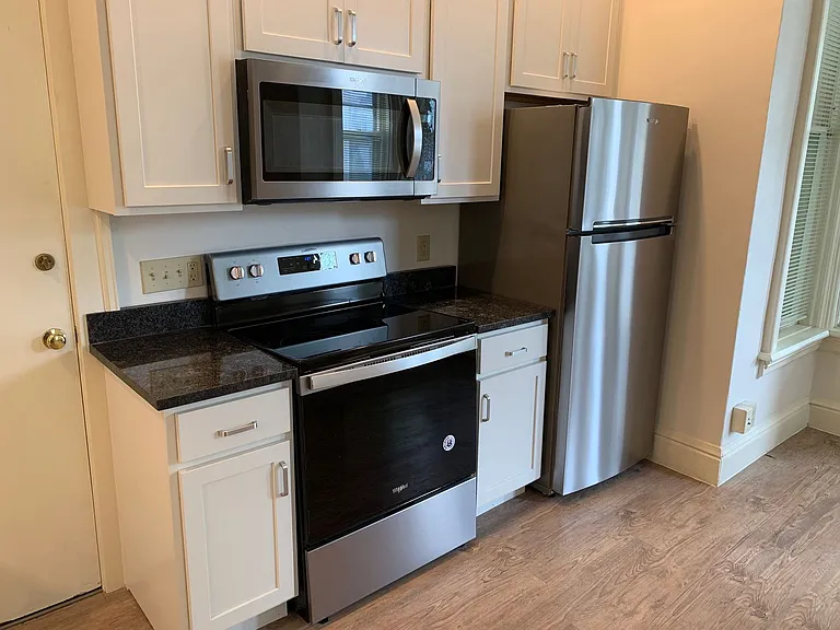 504 N Henry St — Photo 3