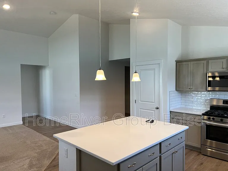 3794 E Berwick Dr — Photo 3