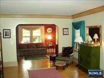 3rd image of 44 Livingston Ave