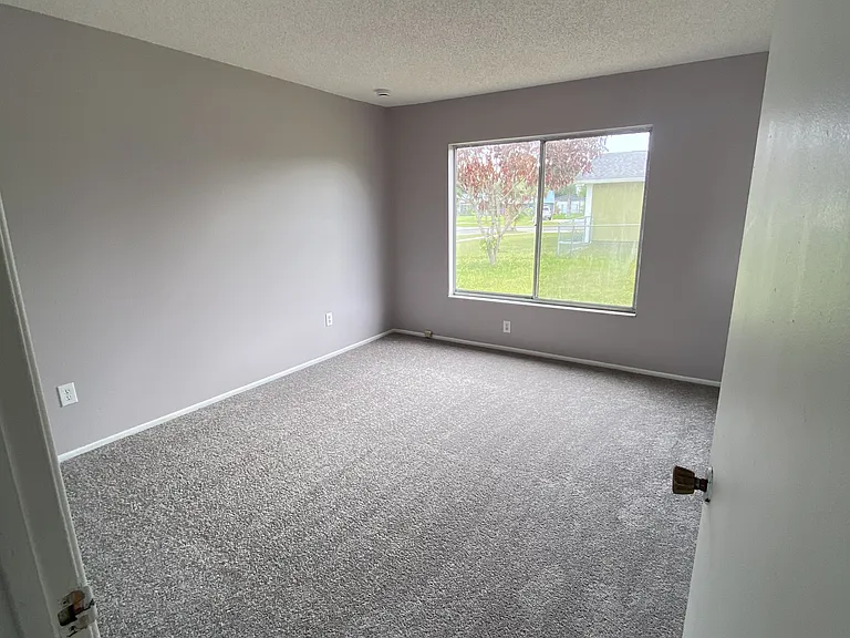 1264 Dawn St NE — Photo 9
