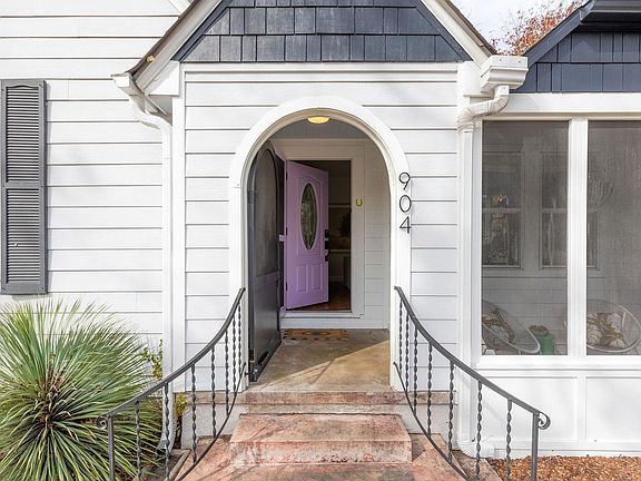 3rd image of 904 Josephine St