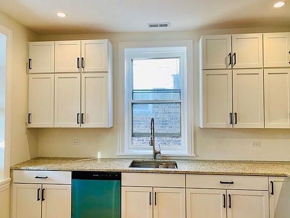 5th image of 3230 N Lawndale Ave #2