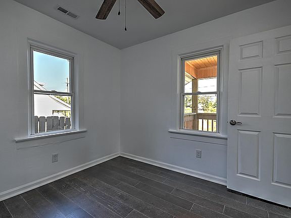 5th image of 429 Norfolk Ave