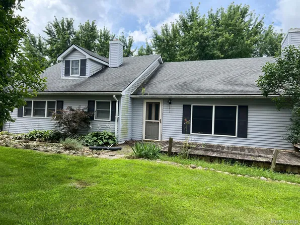 6133 Summerbrooke Cir, Fowlerville, MI 48836
