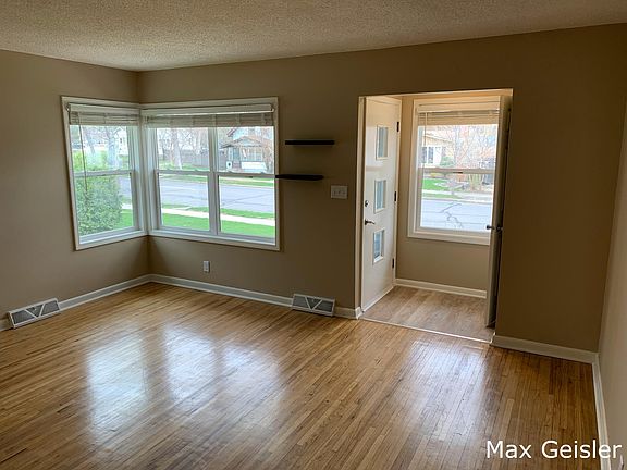 5th image of 406-406 12th Ave N
