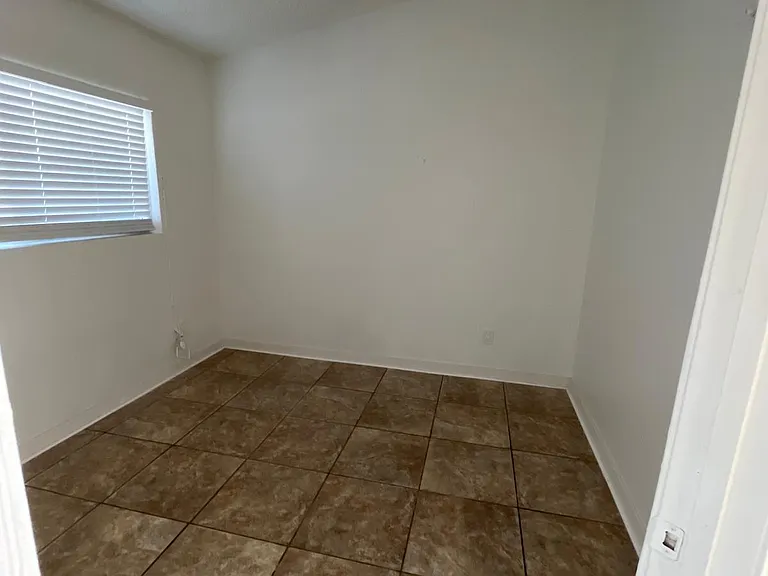 715 W Century Blvd #2 — Photo 11