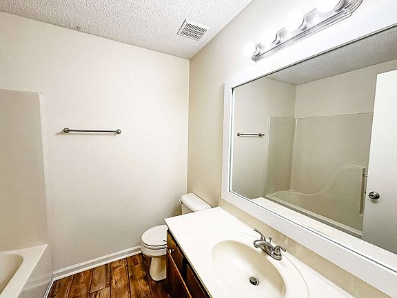4th image of 104-3 Coyote Ct