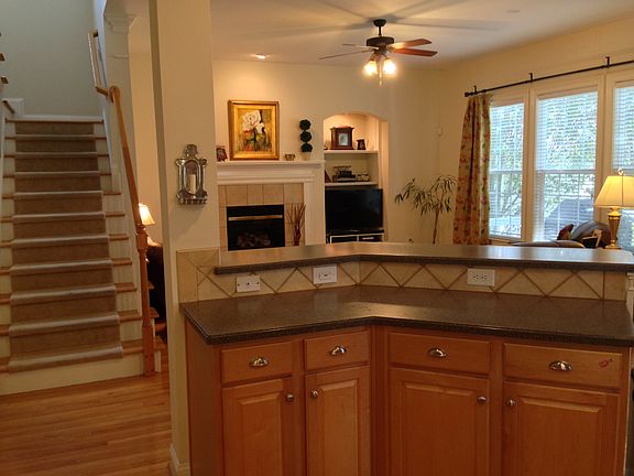 5th image of 323 O'Henry Ave