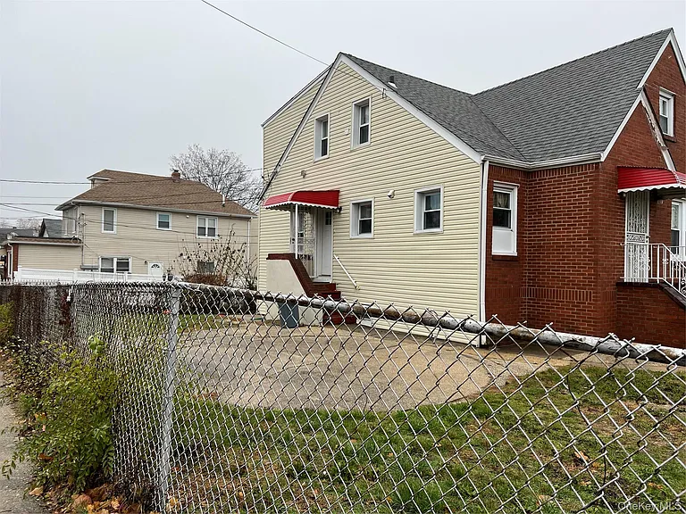 86 Murray Hill St — Photo 2