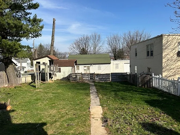 303 E Main St — Photo 16