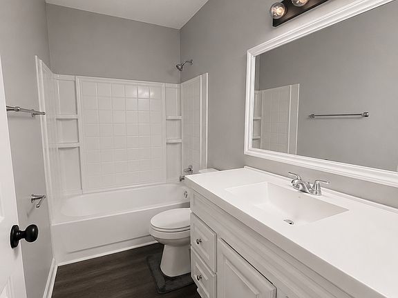 5th image of 190 Dell St #6