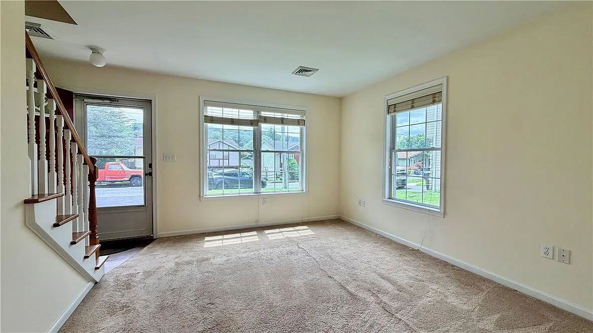3 bed, 2.0 bath, 1200 sqft, $2,350 — Photo 4