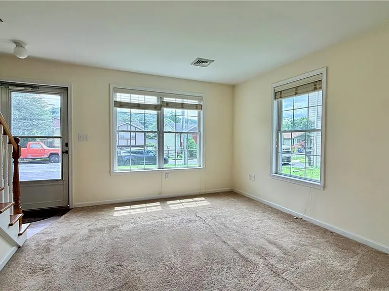 1433 Salisbury Rd — Photo 4