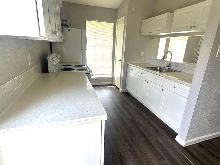 11217 Pender Ln — Photo 5