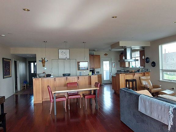 5th image of 1203 W Holly St #301