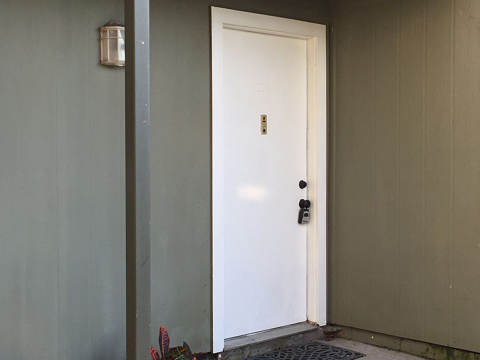 1st image of 211 Scottsdale Sq #211