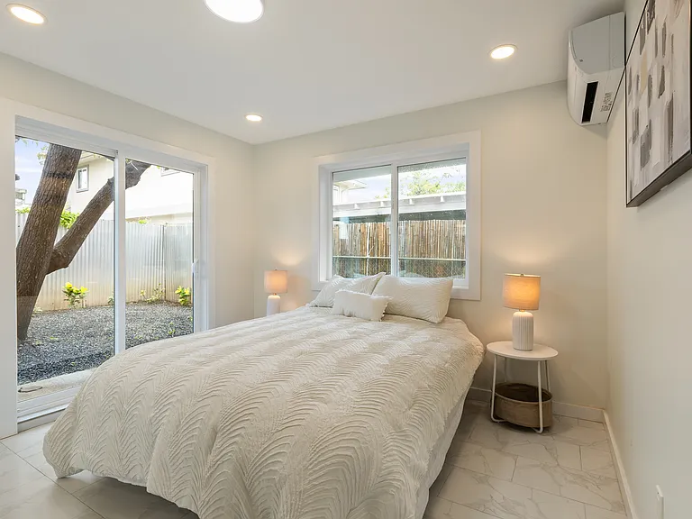 1307 Farrington St #A — Photo 14