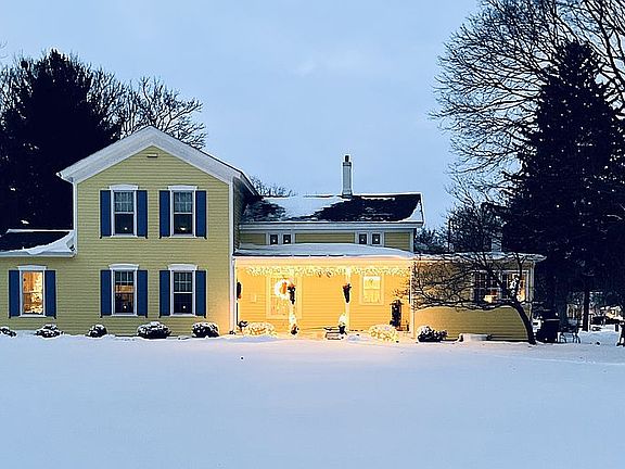 2nd image of 1048 E Euclid Ave