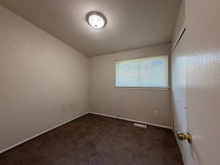 29609 Everett St — Photo 5