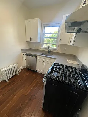 Rented by Metropolis International Realty Inc. | media 3