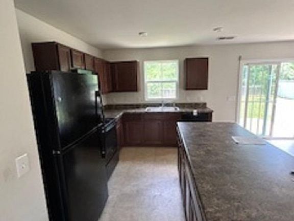 4th image of 130 Castlebrook Dr