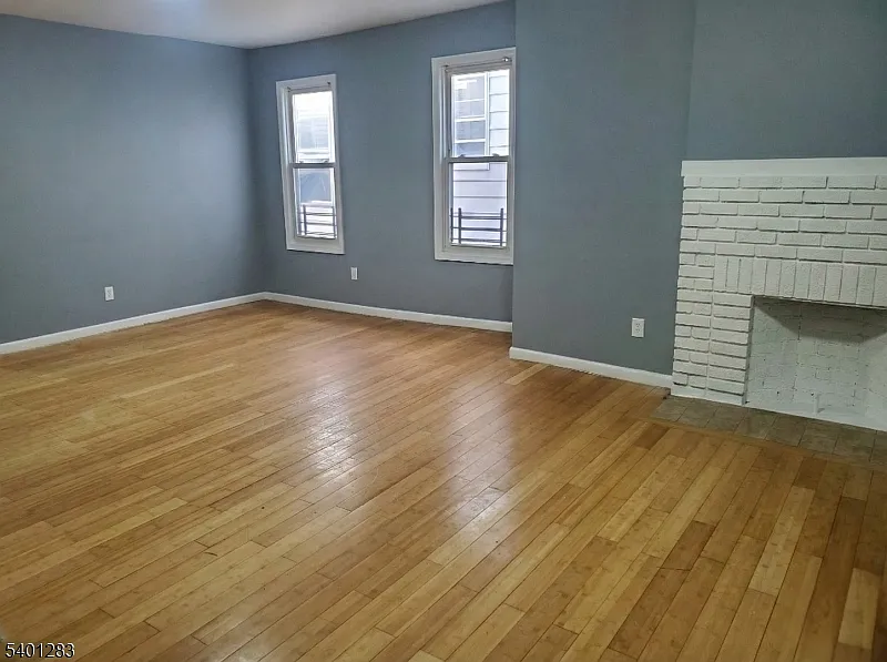 4 bed, 1.0 bath, $2,500 — Photo 2