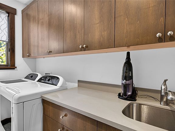 5th image of 643 Rosewood Cir