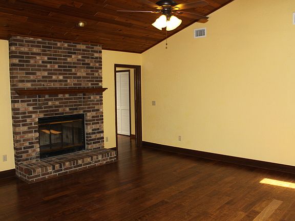 4th image of 988 Stone Creek Ct
