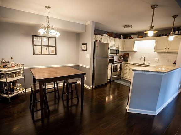 3rd image of 618 McGill Pl NE #618