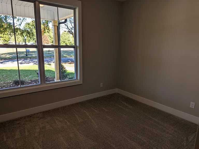505 W Preston St — Photo 15