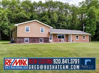 N1523 Sand View Dr, Fremont, WI 54940