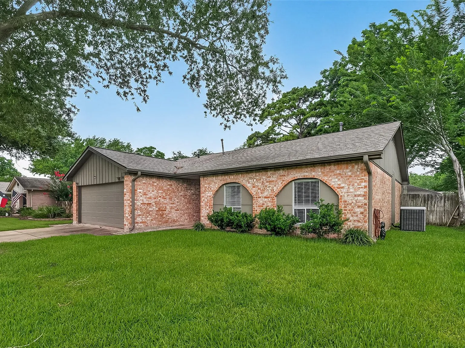 3 bed, 2.0 bath, 1330 sqft, $2,200 — Photo 4