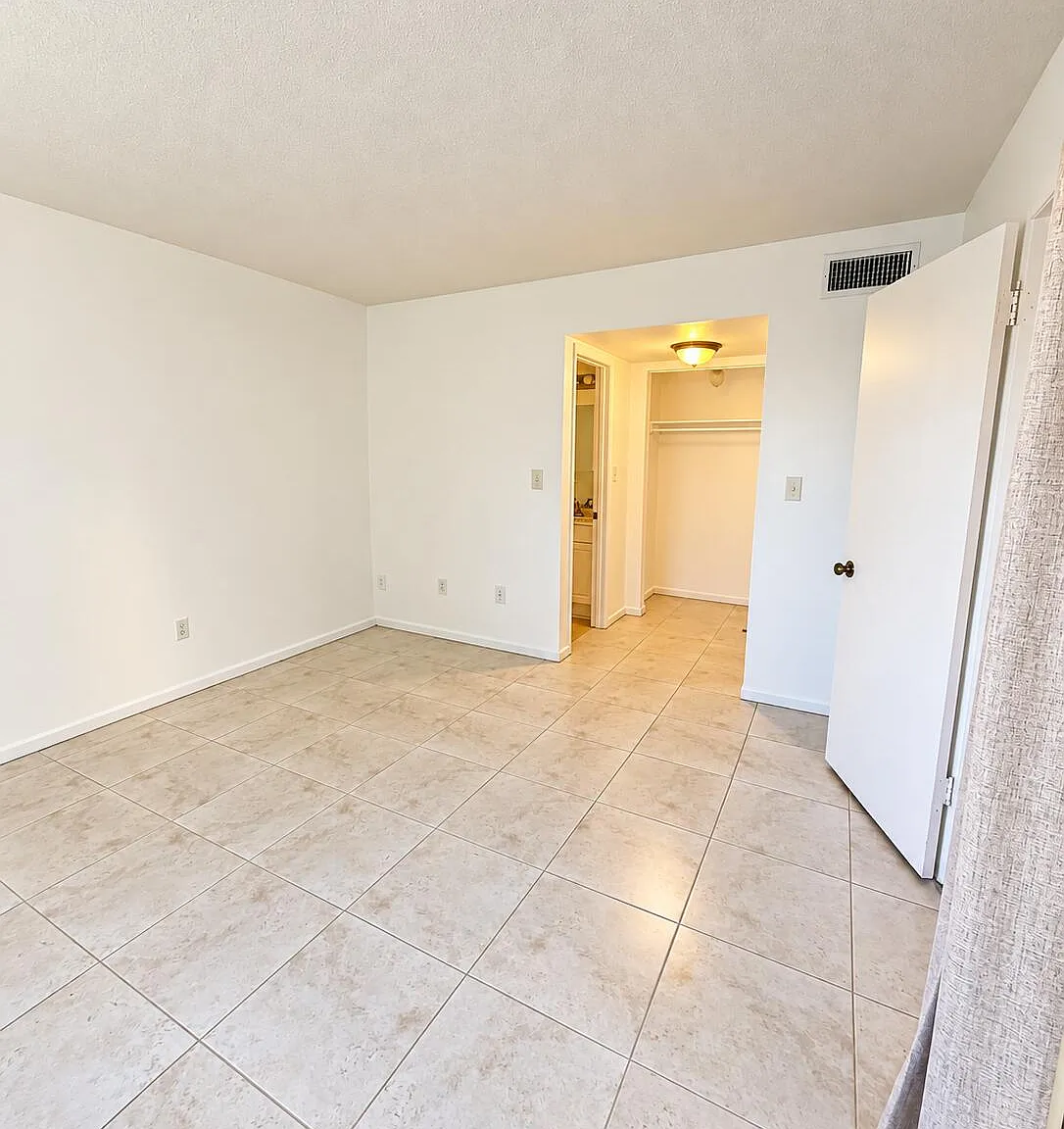 2 bed, 1.5 bath, 1014 sqft, $1,350 — Photo 4