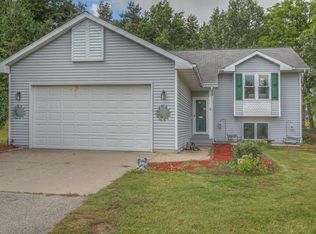 10731 Ridgewood Dr, Greenville, MI 48838