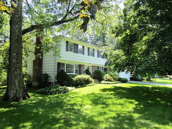 3rd image of 5 Milford Dr