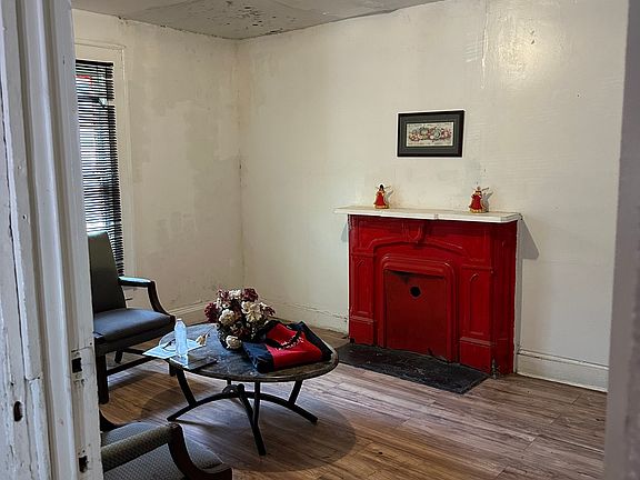 3rd image of 814 Welch St SW
