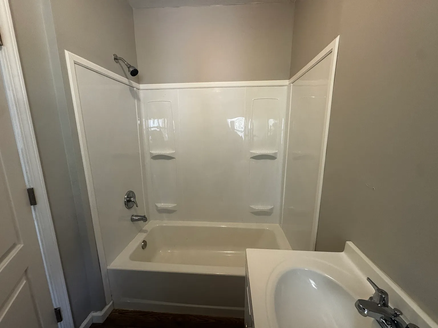 3 bed, 1300 sqft, $1,300 — Photo 4