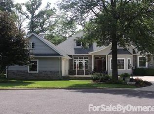 1 Acorn Ct, East Peoria, IL 61611