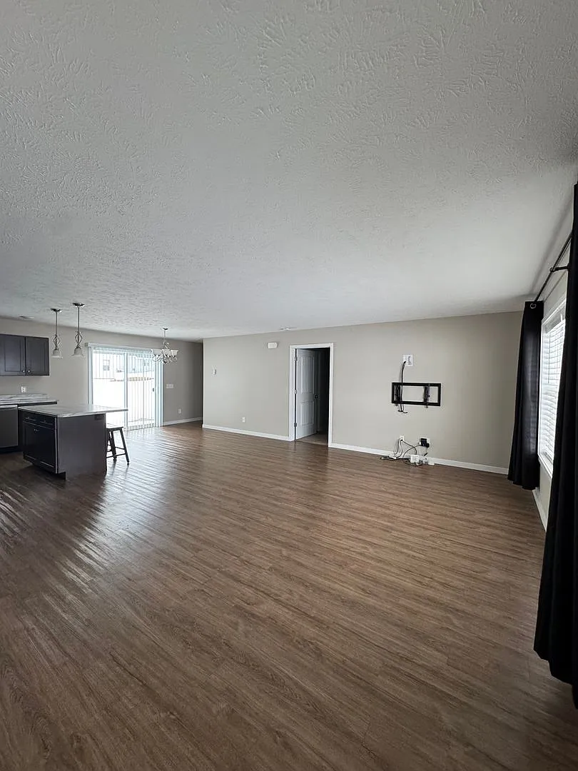 Building Photo - 5085 Liberty Dr
