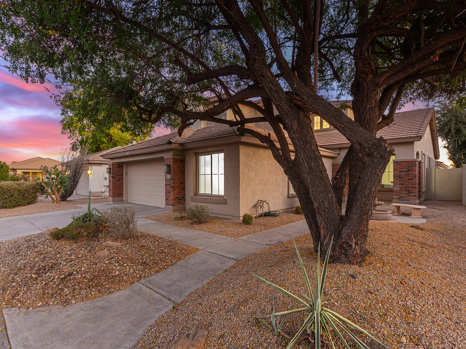 563 E Krista Way — Photo 3