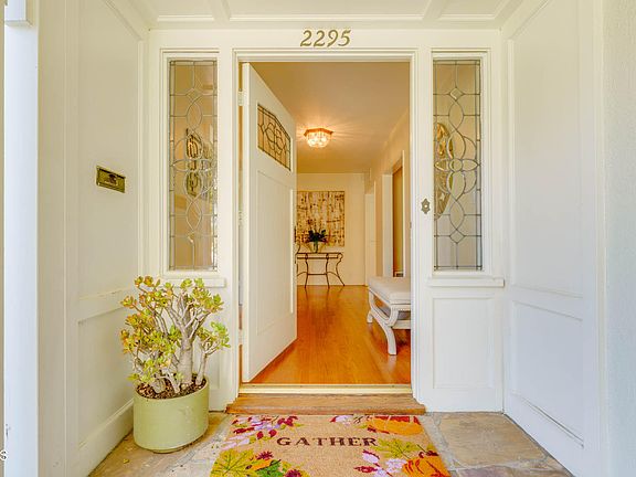 5th image of 2295 Melville Dr