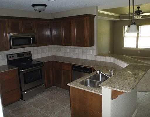 5th image of 2663 Barcelona Ave