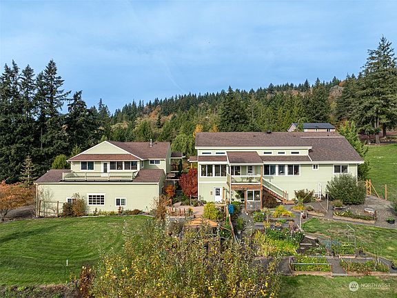 4th image of 150 Wild Rose Lane