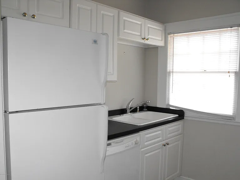 756 Stockton St — Photo 16
