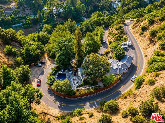 3rd image of 2451 Nichols Canyon Rd