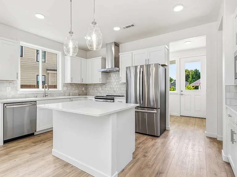 1057 SE Garrison Village Way — Photo 23