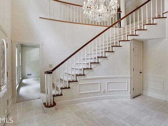 Curved staircase, tiled foye