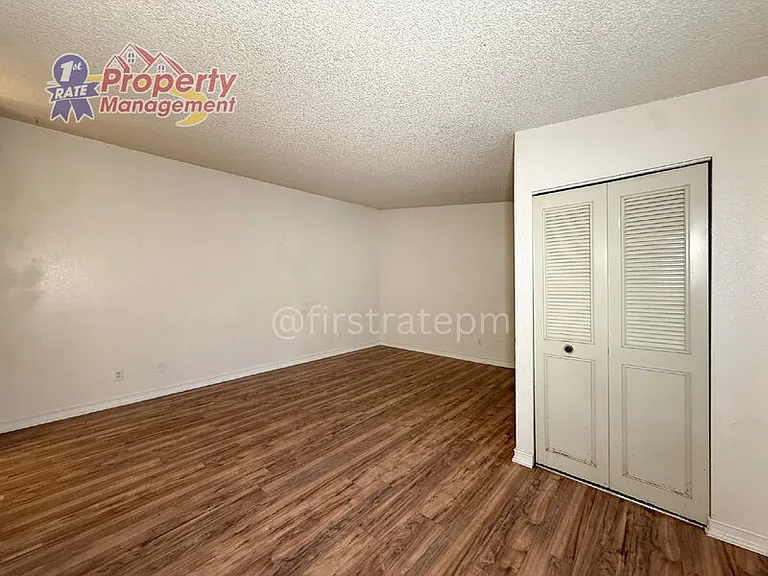 210 S Homedale Ave — Photo 7