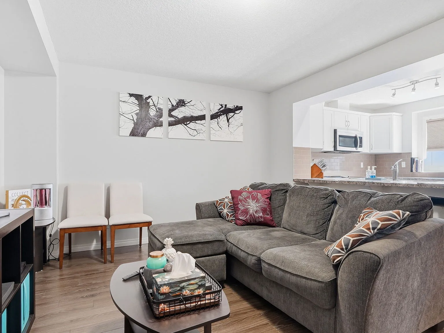 The Cityscape Townhome 2 Bed, 2.5 Bath with Heated Garage — Photo 3